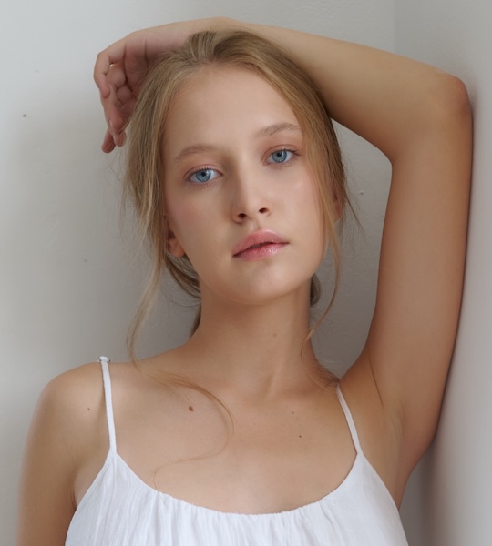 ANASTA CH Skymodels Agency
